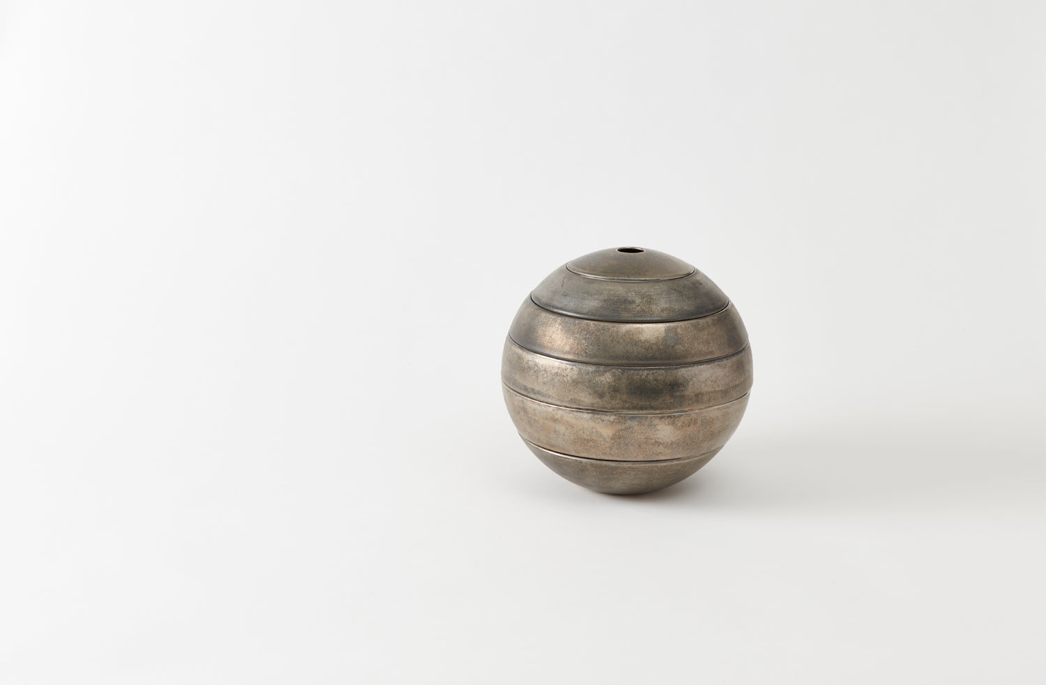 Burnished Silver Five-Layer Oju Dish