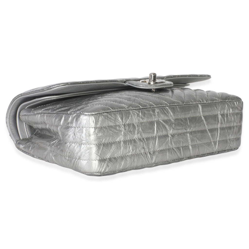 Chanel Silver Metallic Patent Crumpled Calfskin Chevron Medium Double Flap Bag Handbag av
