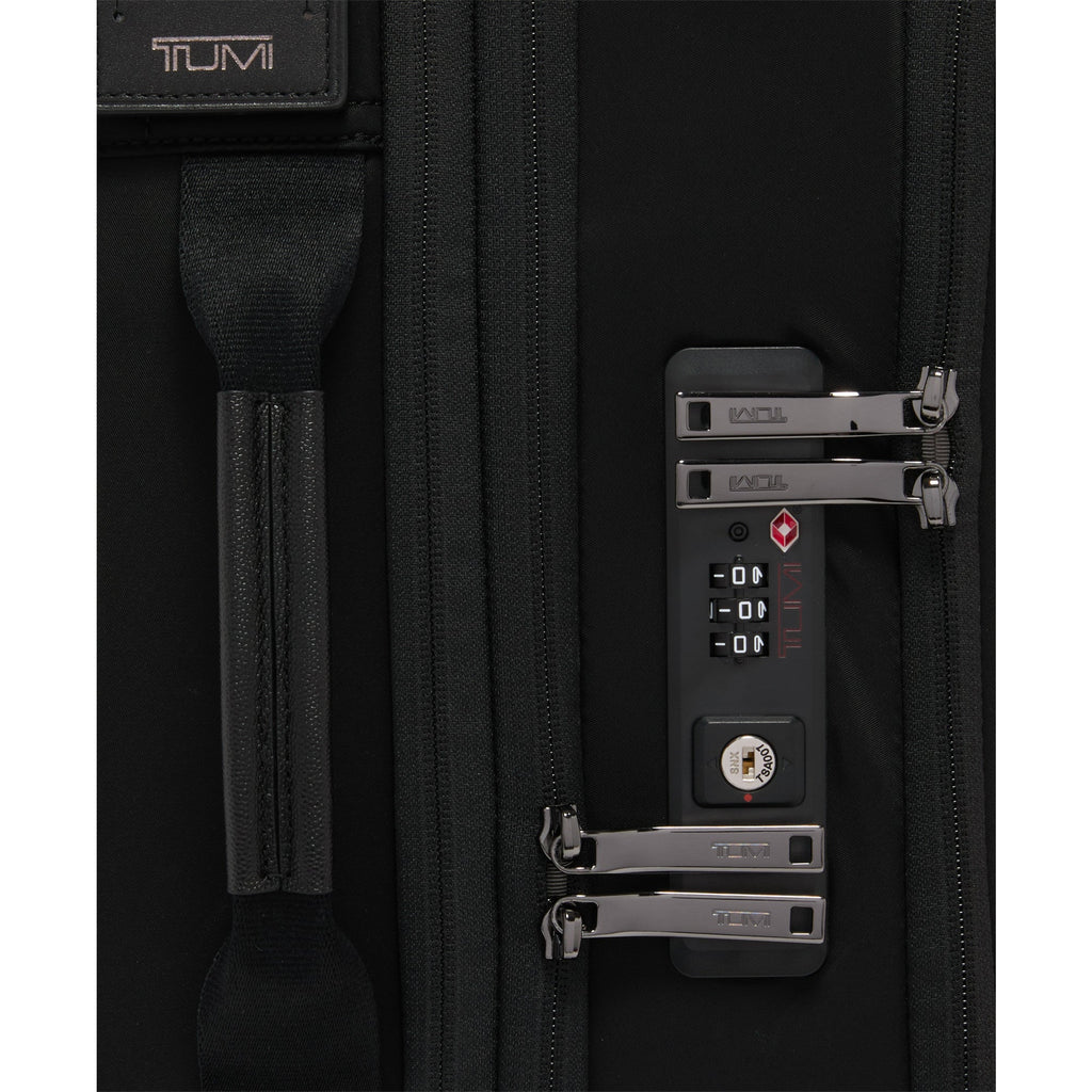 Voyageur Leger International Softside Expandable Carry-On, Black/Gunmetal