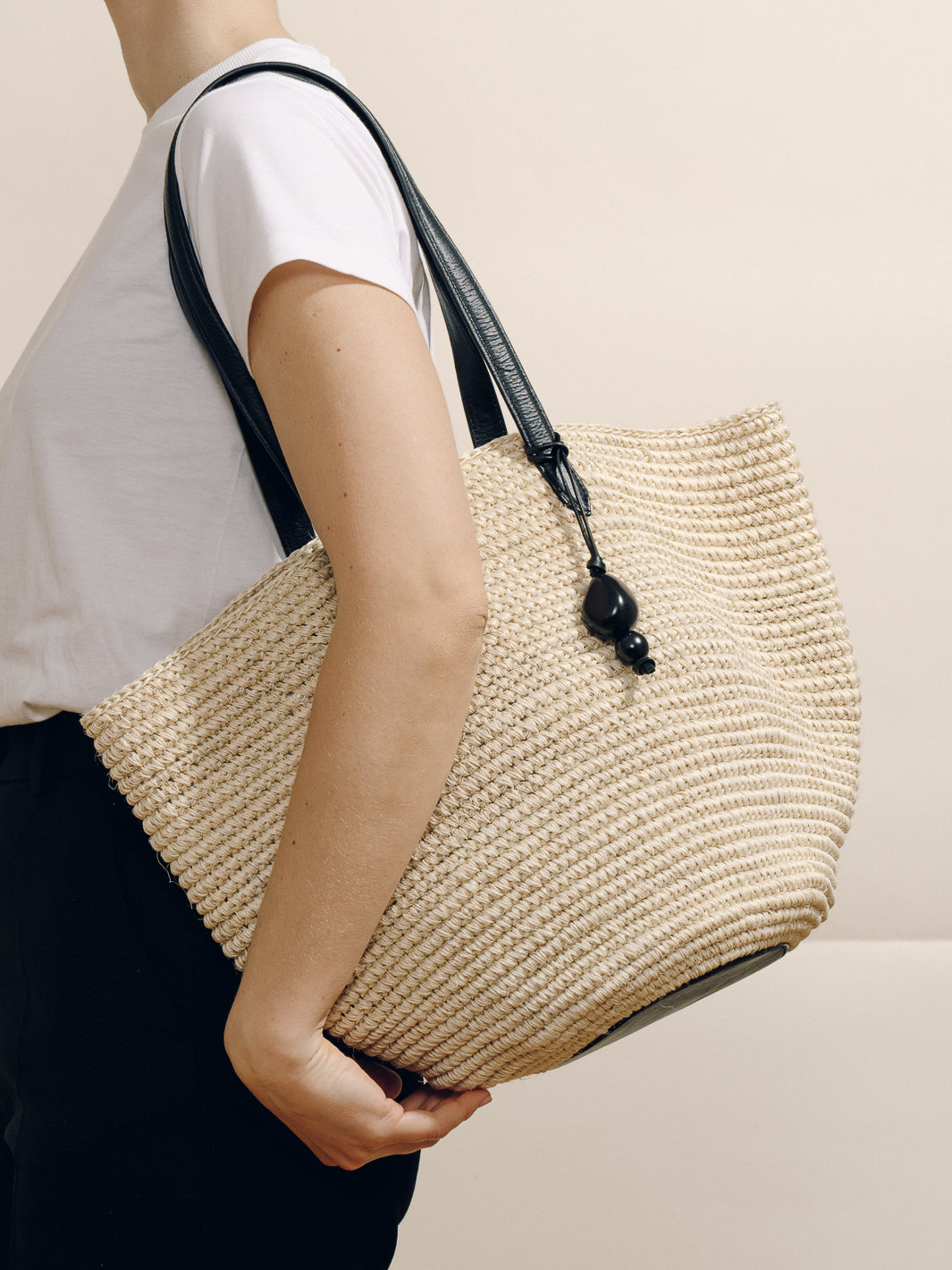 #color_natural-black