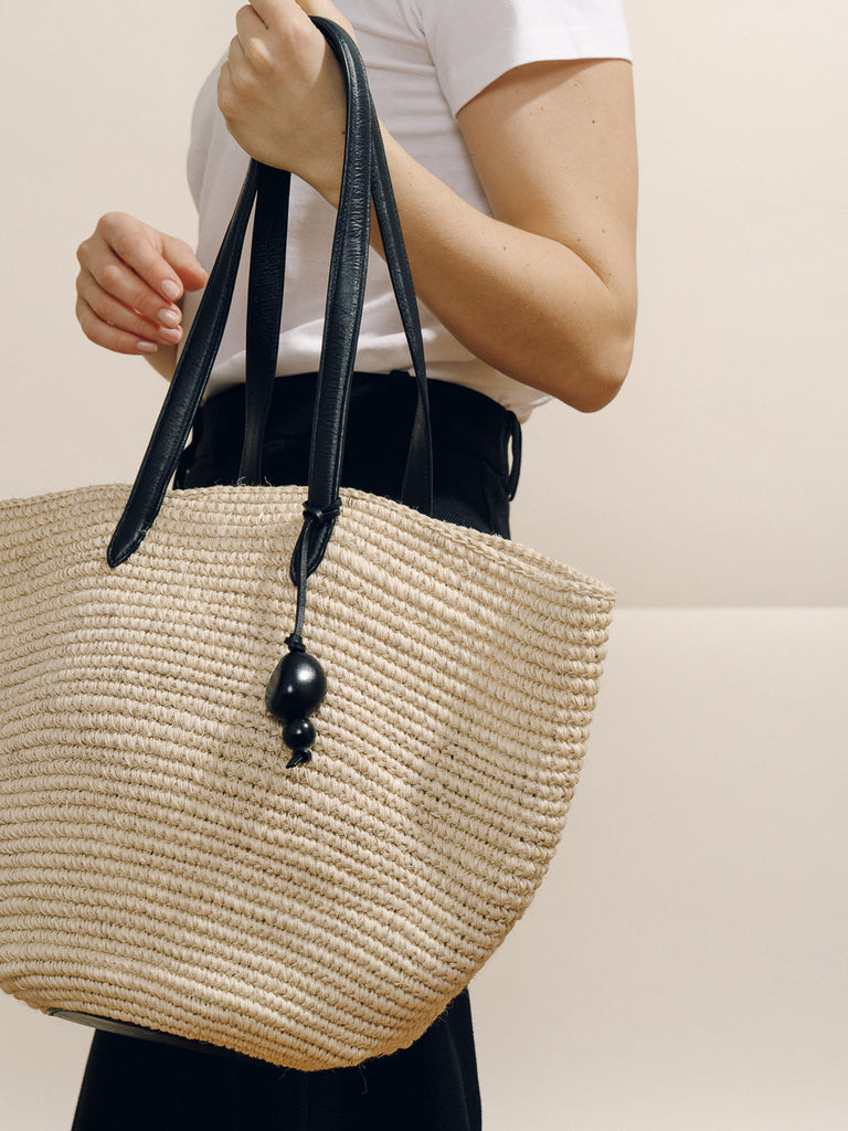 #color_natural-black