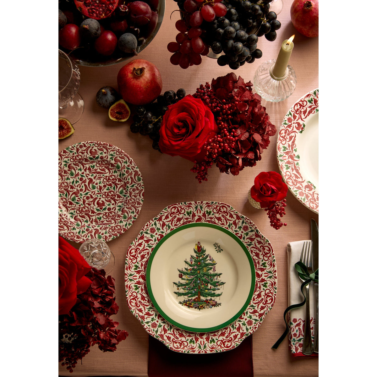 Christmas Tree Yuletide 10.5" Scalloped Dinner Plates, Set of 4