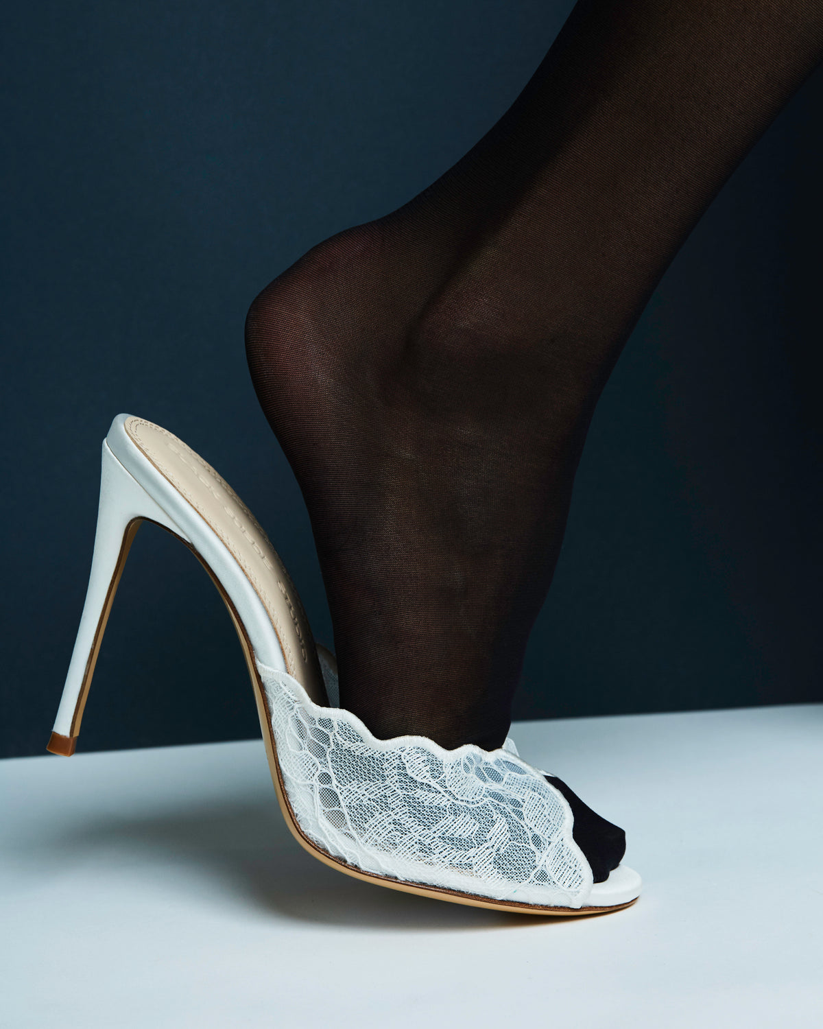 Rhys 100 Mule in White Scalloped Paisley Lace