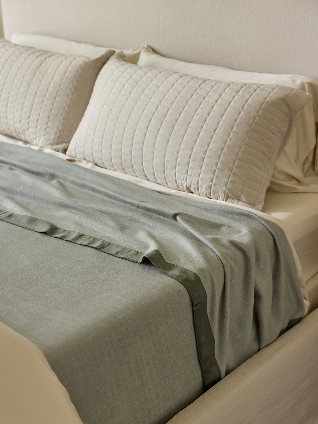 Bamboo Blanket (Color: Green/Olive)