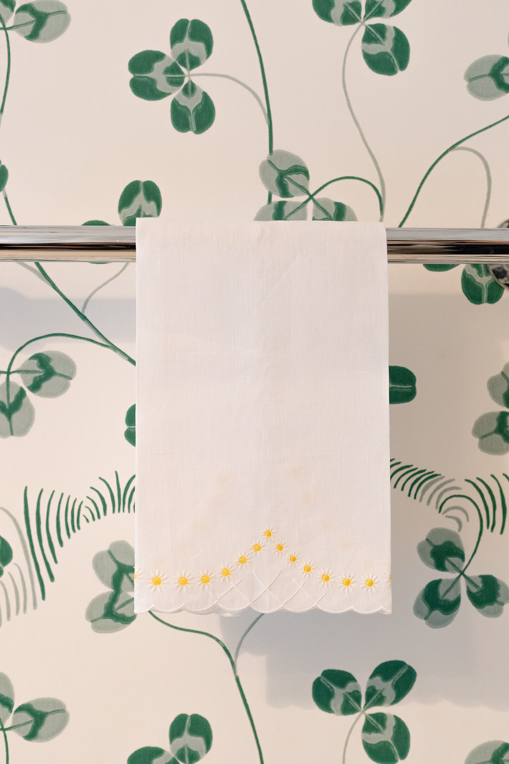 Daisy Guest Towel in White