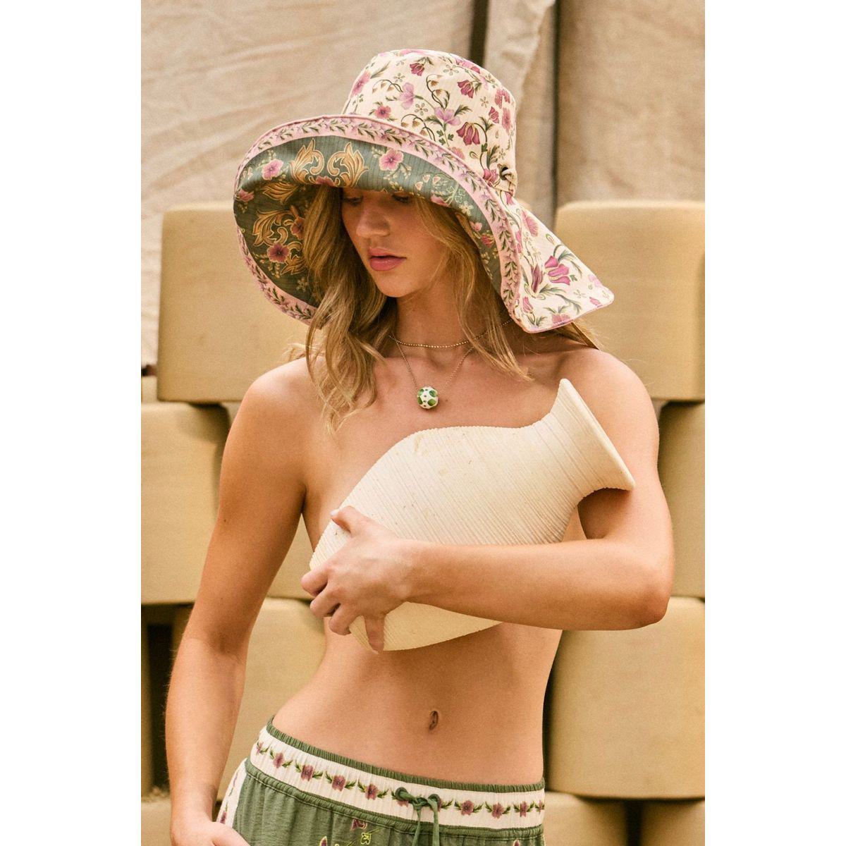 Elektra Hat in Aura