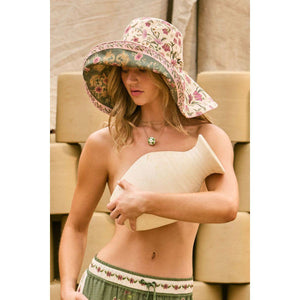 Elektra Hat in Aura