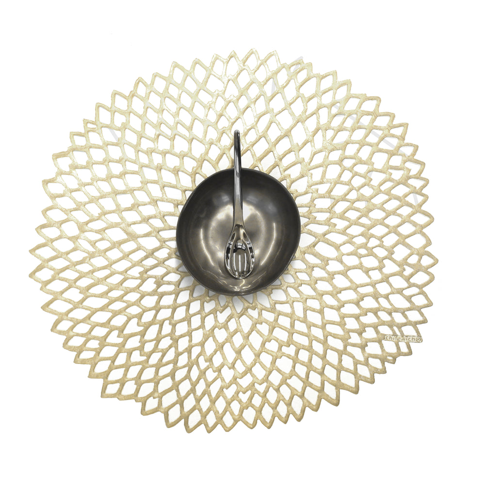 Pressed Dahlia Placemat in Champagne