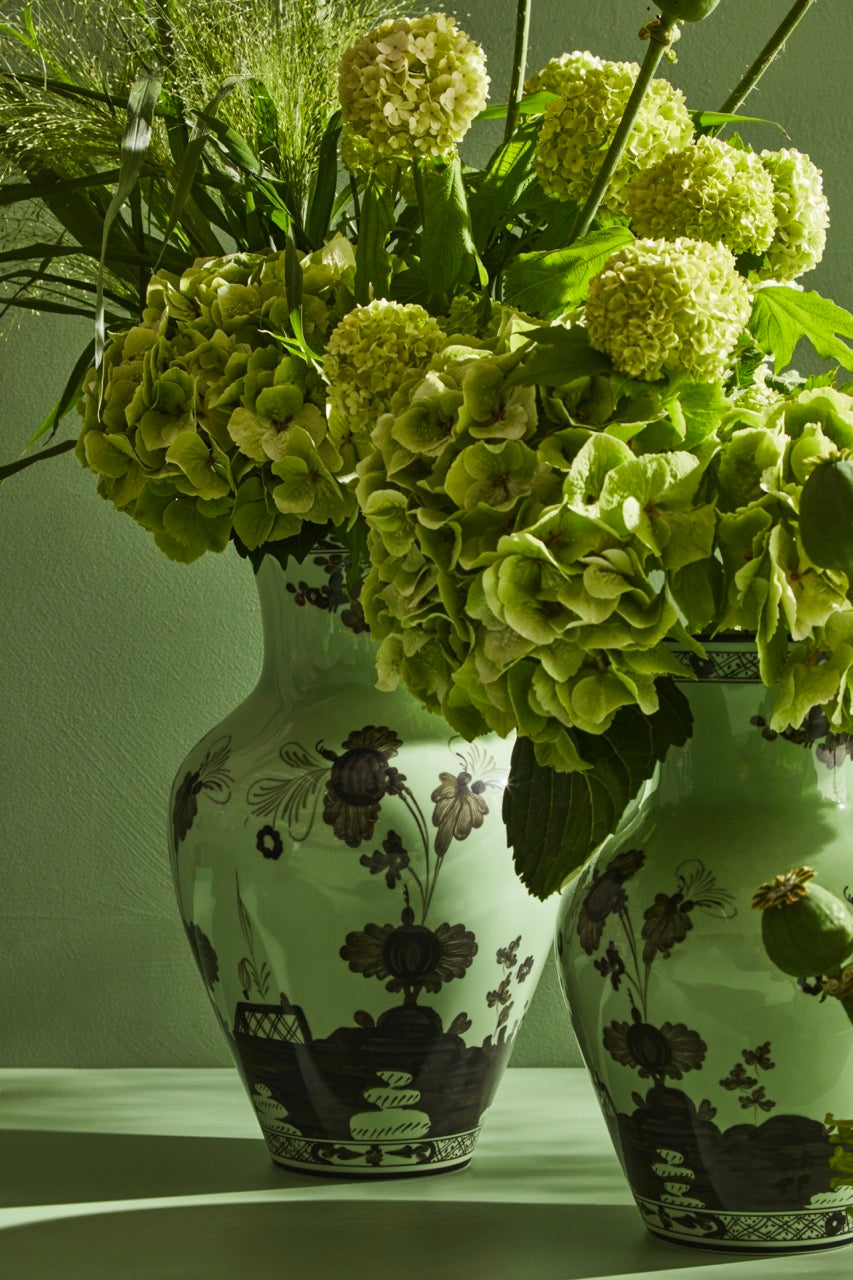 Oriente Italiano Ming Vase in Porpora