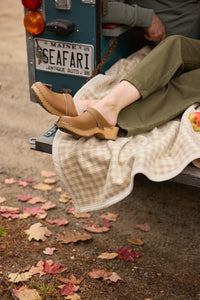 Houndstooth Blanket in Wheat