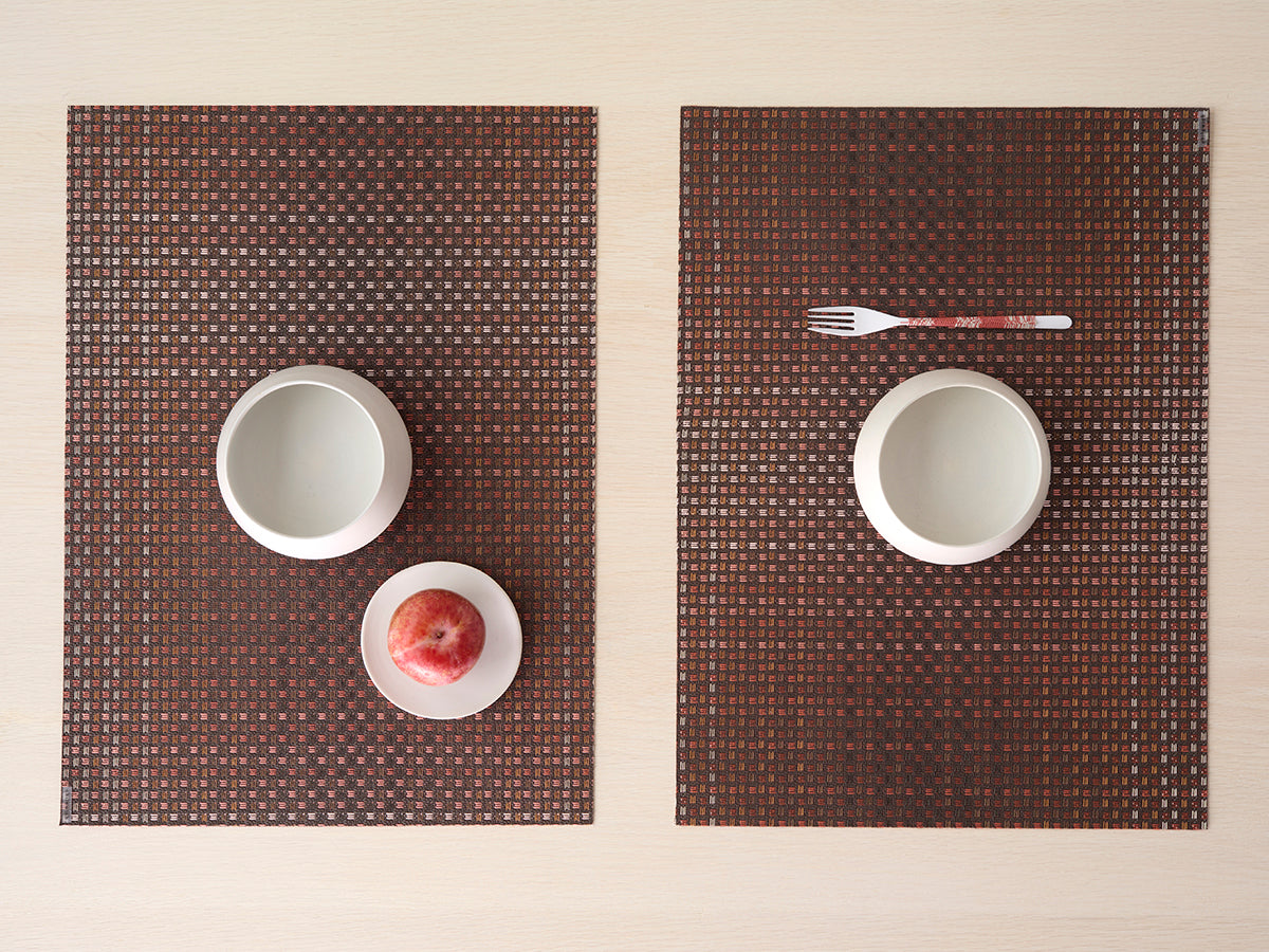 Parade Placemat in Raisin