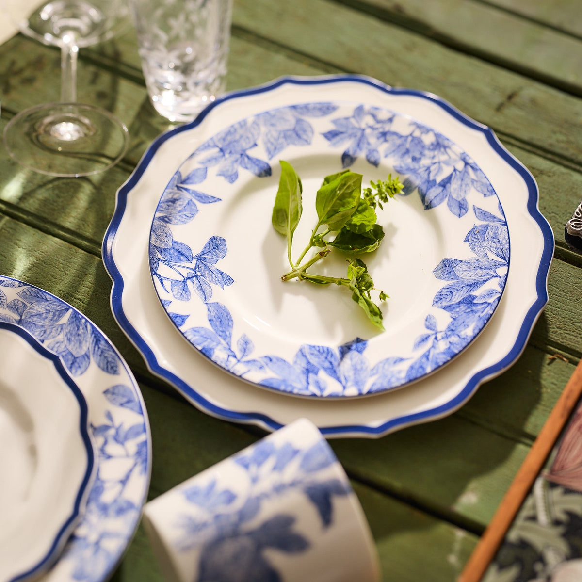 Stella Scalloped Blue Dinner Plate