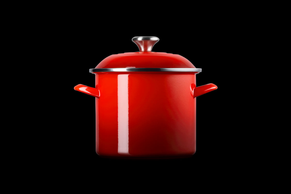 6 qt. Stockpot in Cerise