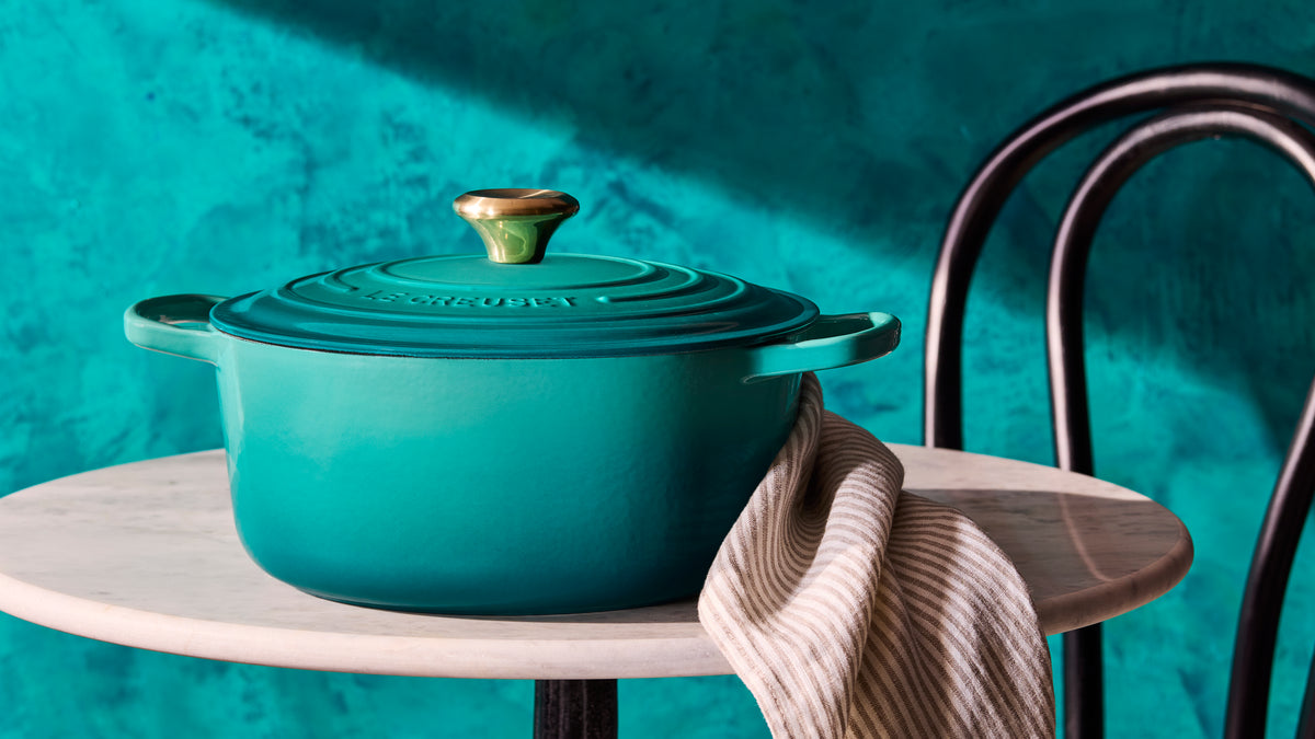 Signature Round Dutch Oven in Riviera 5.5 qt.
