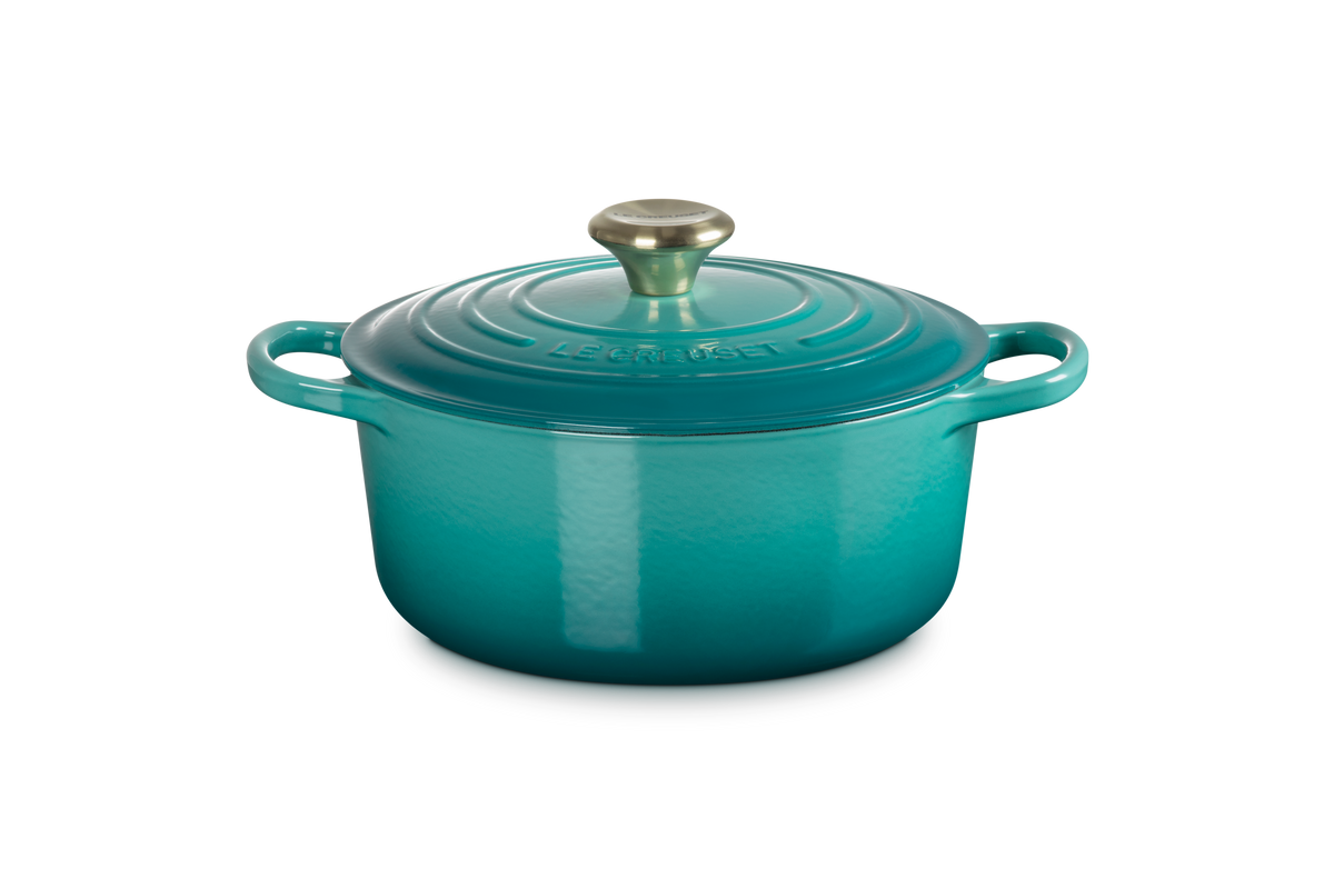 Signature Round Dutch Oven in Riviera 7.25 qt.