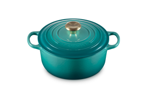 Signature Round Dutch Oven in Riviera 7.25 qt.