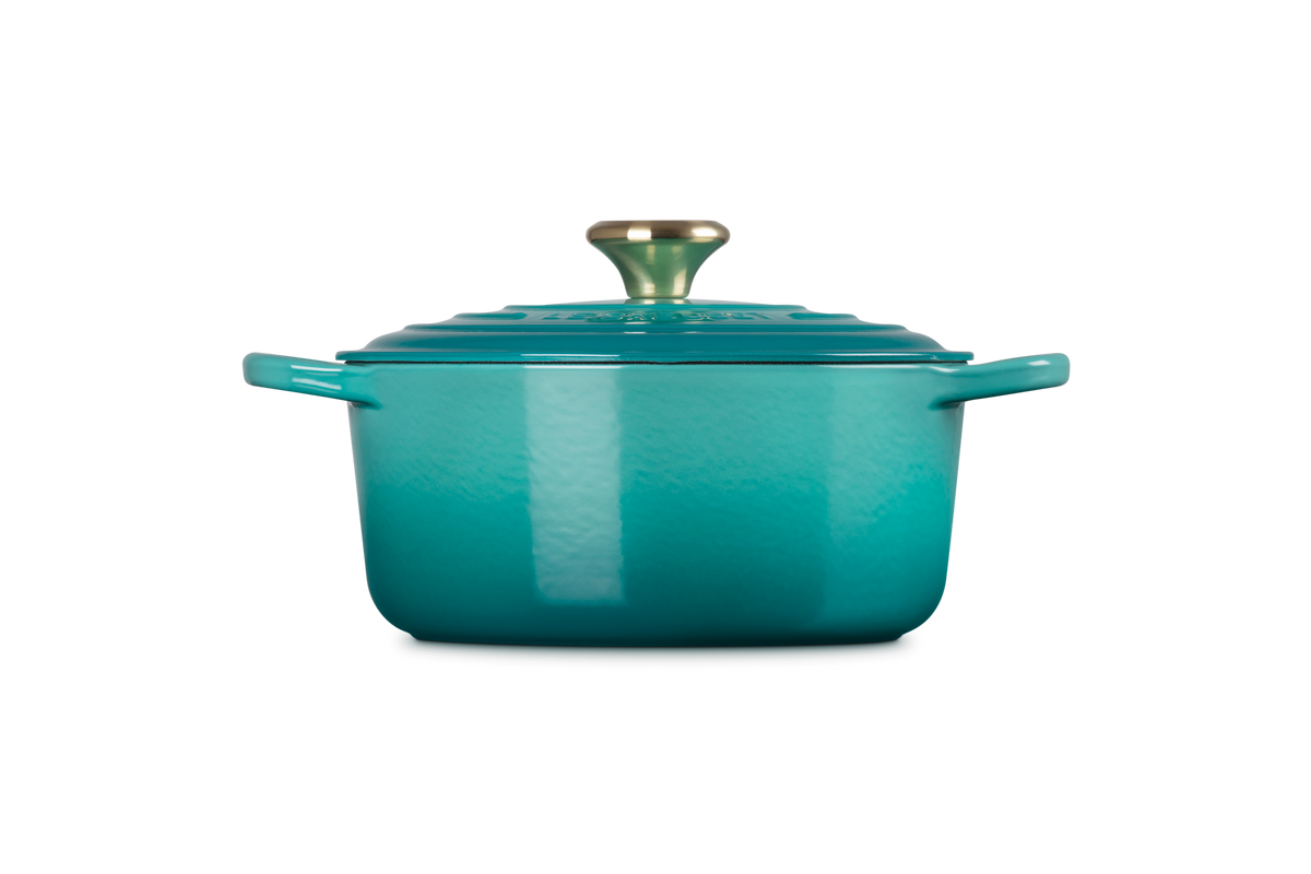Signature Round Dutch Oven in Riviera 7.25 qt.