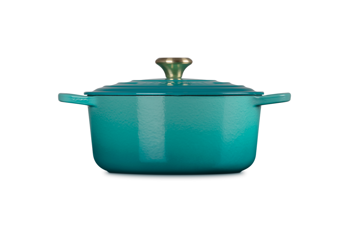 Signature Round Dutch Oven in Riviera 5.5 qt.