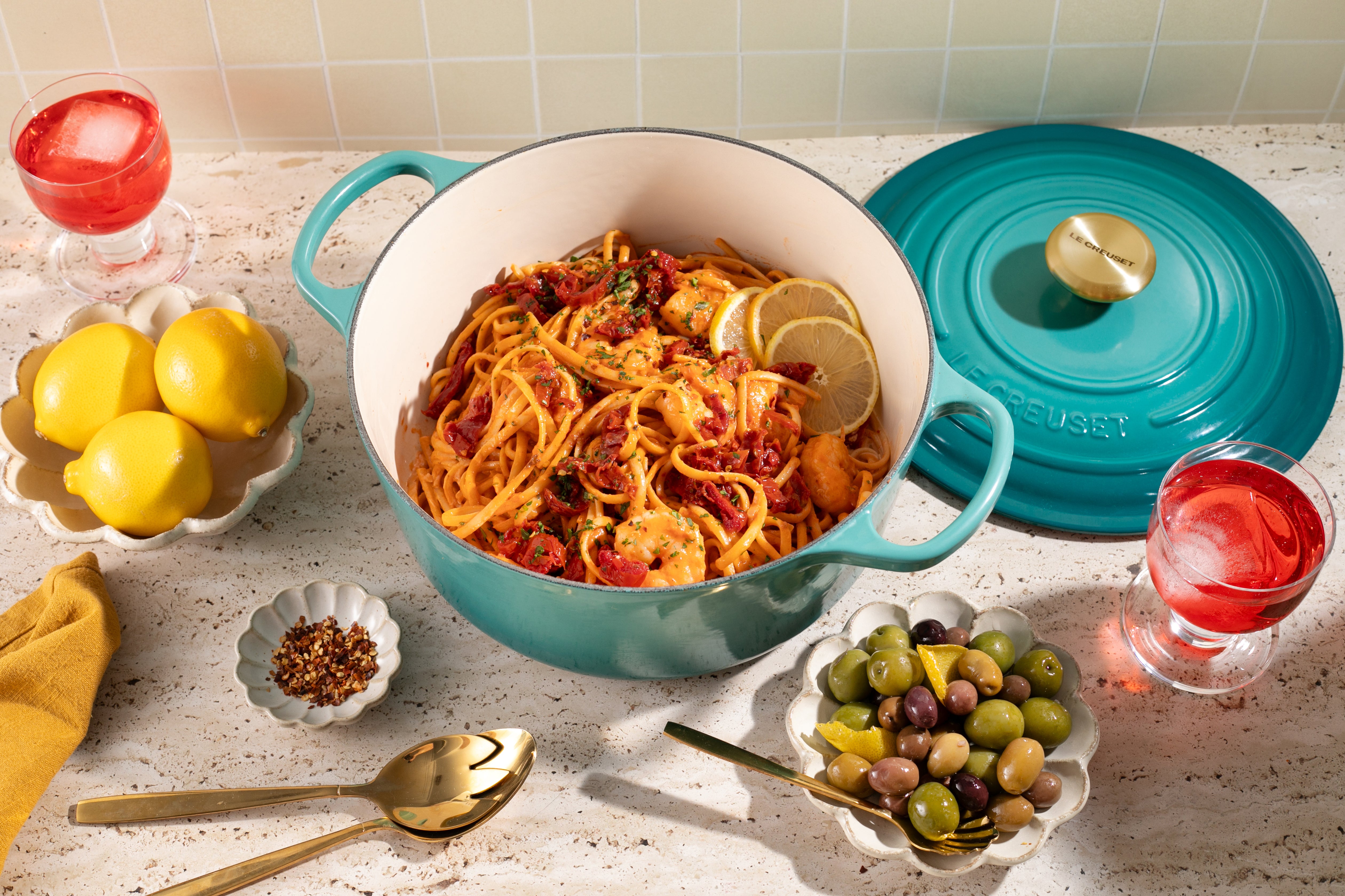 Signature Round Dutch Oven in Riviera 7.25 qt.