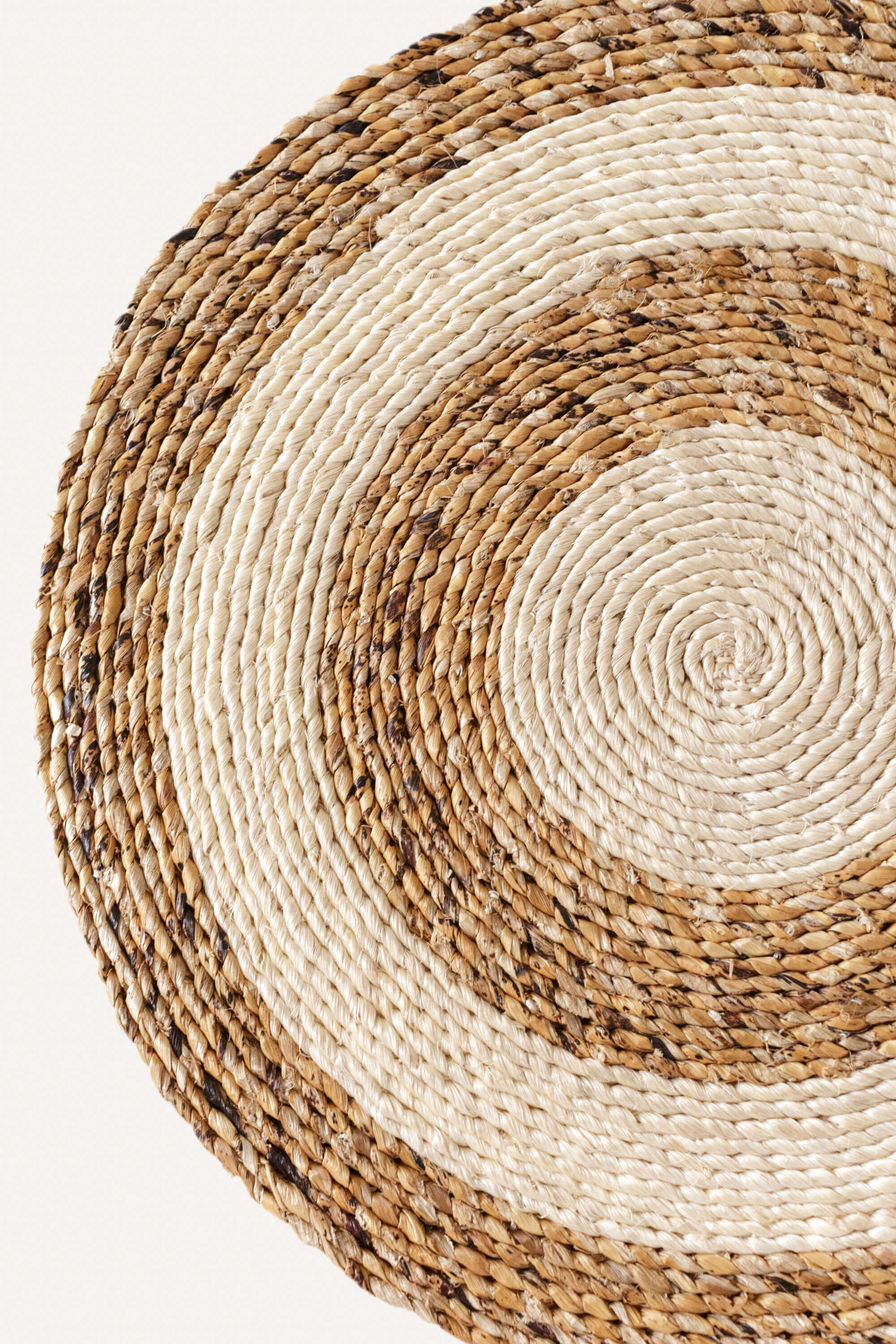 Indego Africa Banana Leaf and Sisal Placemat - Thumbnail 4