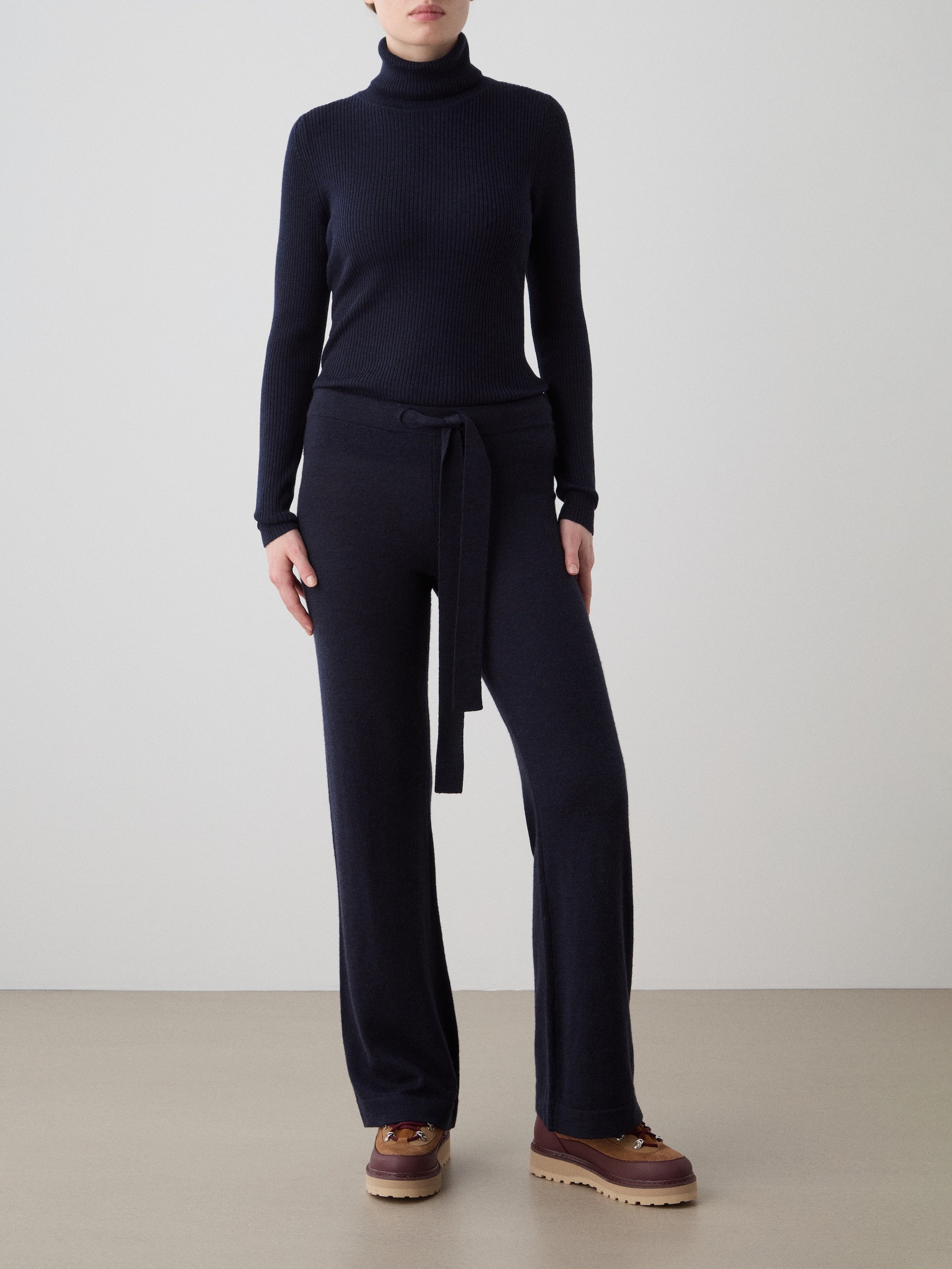 Geilo Belted Pant in Navy Blue