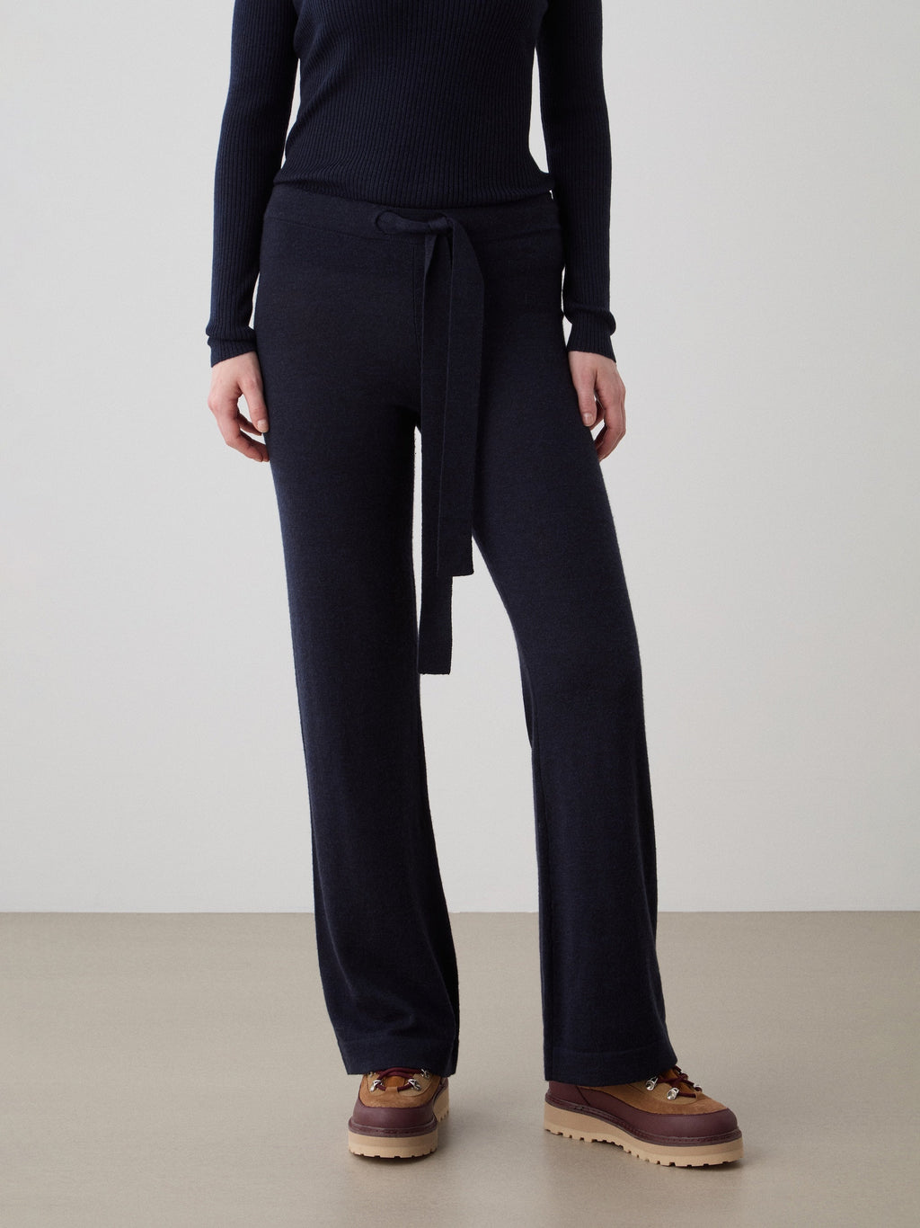 Geilo Belted Pant in Navy Blue