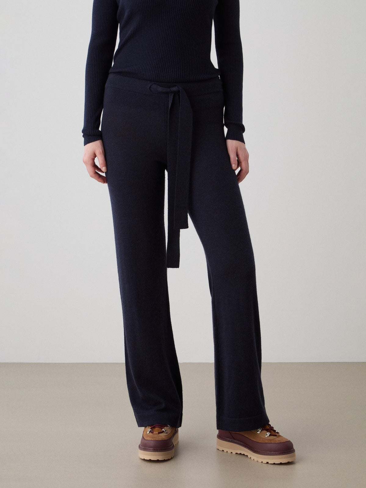 Geilo Belted Pant in Navy Blue