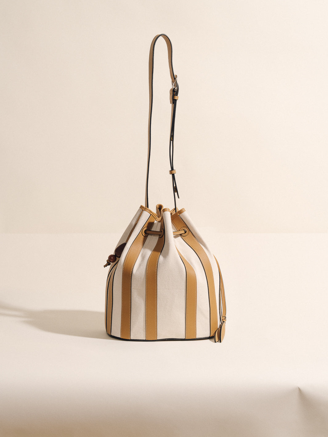 #color_caramel-stripe-nappa-canvas