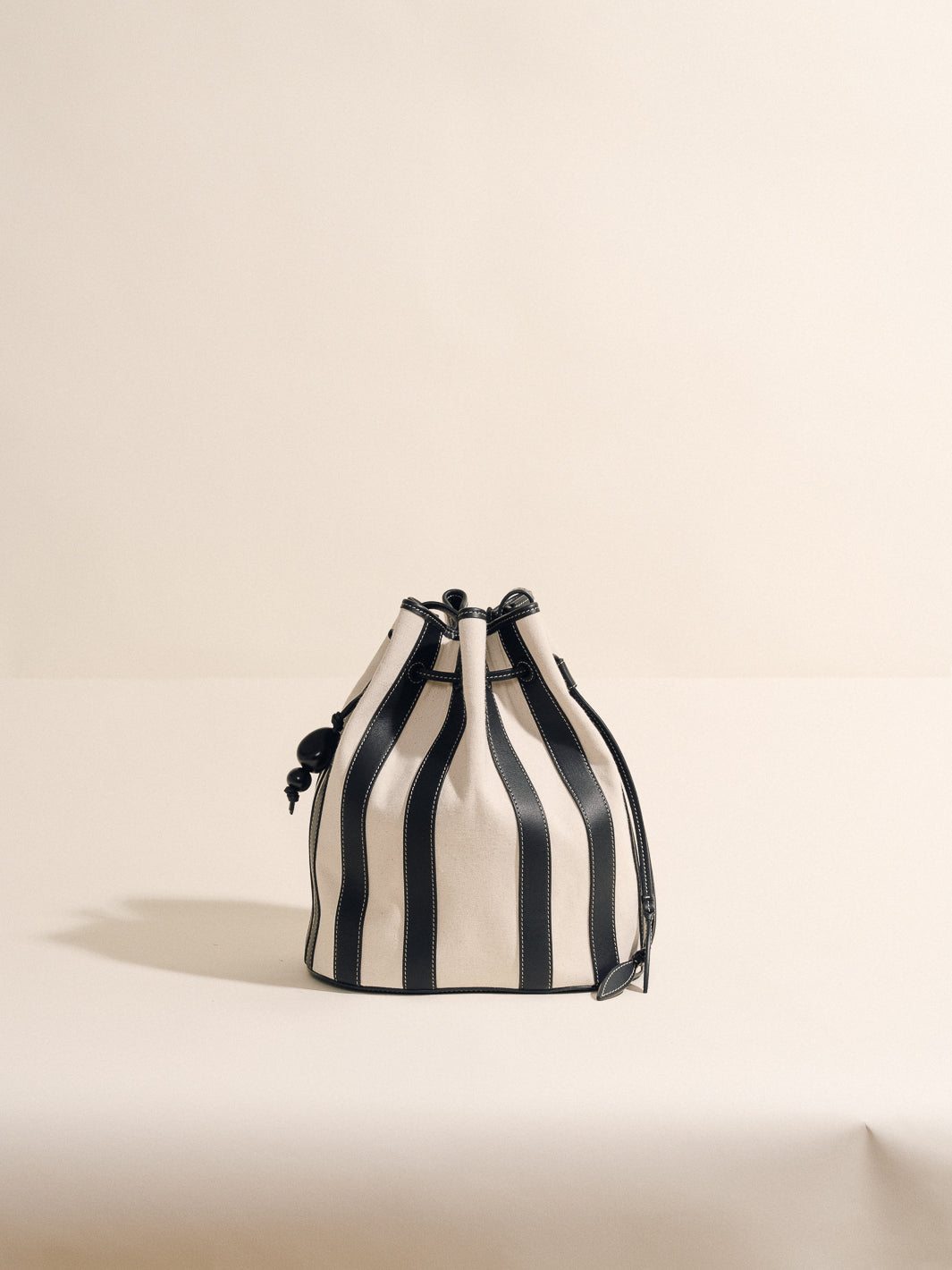 #color_black-stripe-nappa-canvas