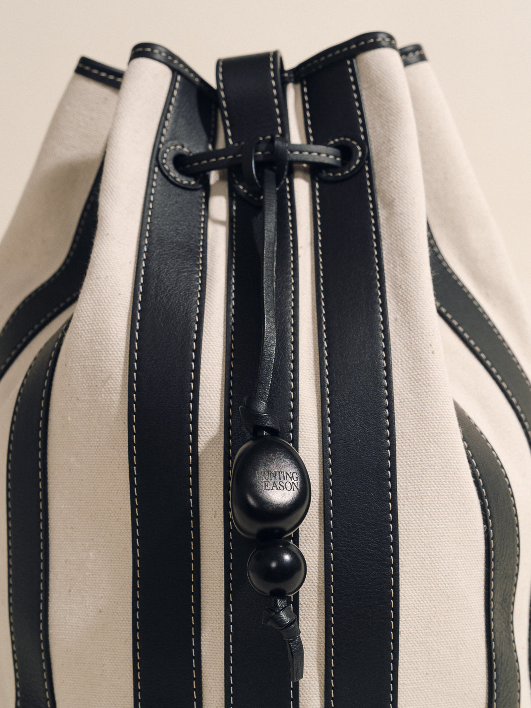 #color_black-stripe-nappa-canvas