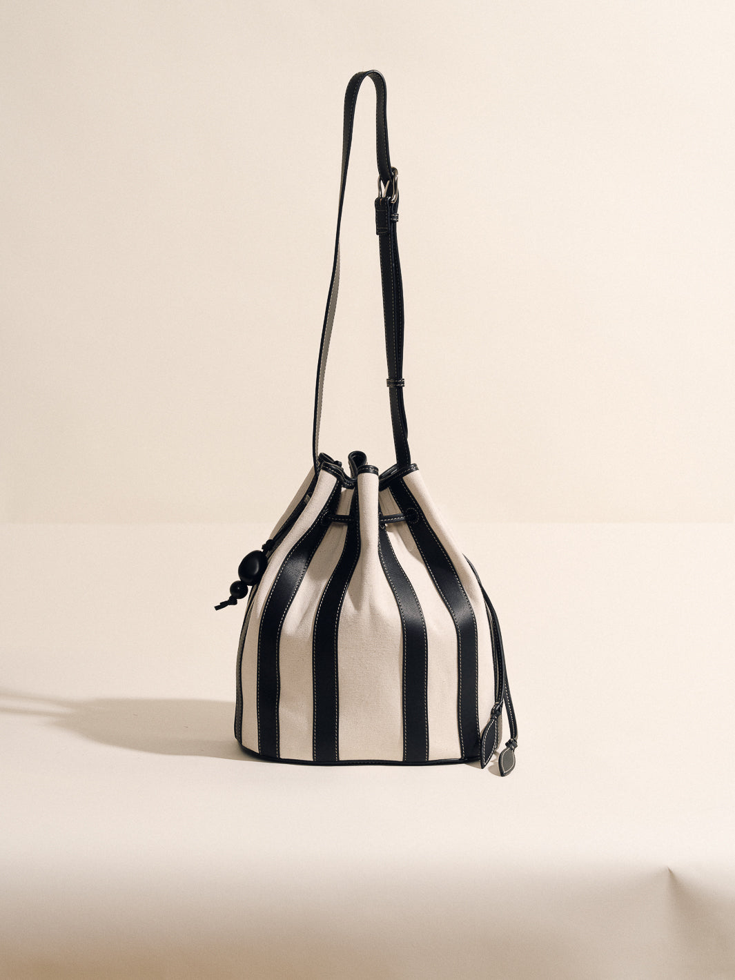 #color_black-stripe-nappa-canvas