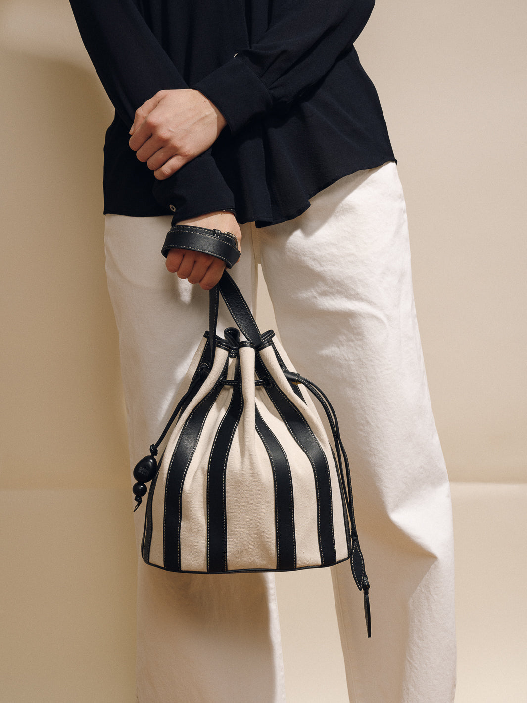 #color_black-stripe-nappa-canvas