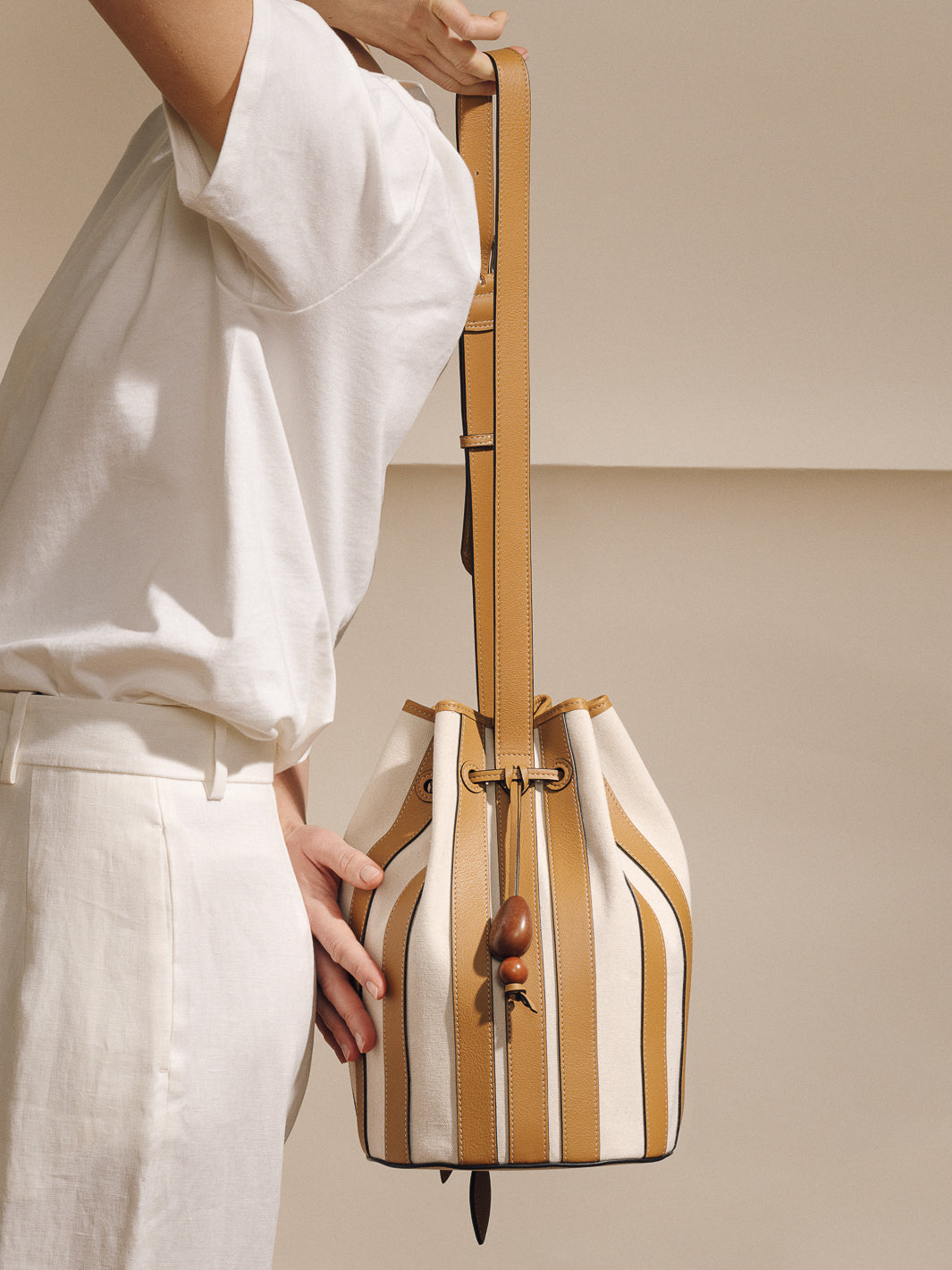#color_caramel-stripe-nappa-canvas