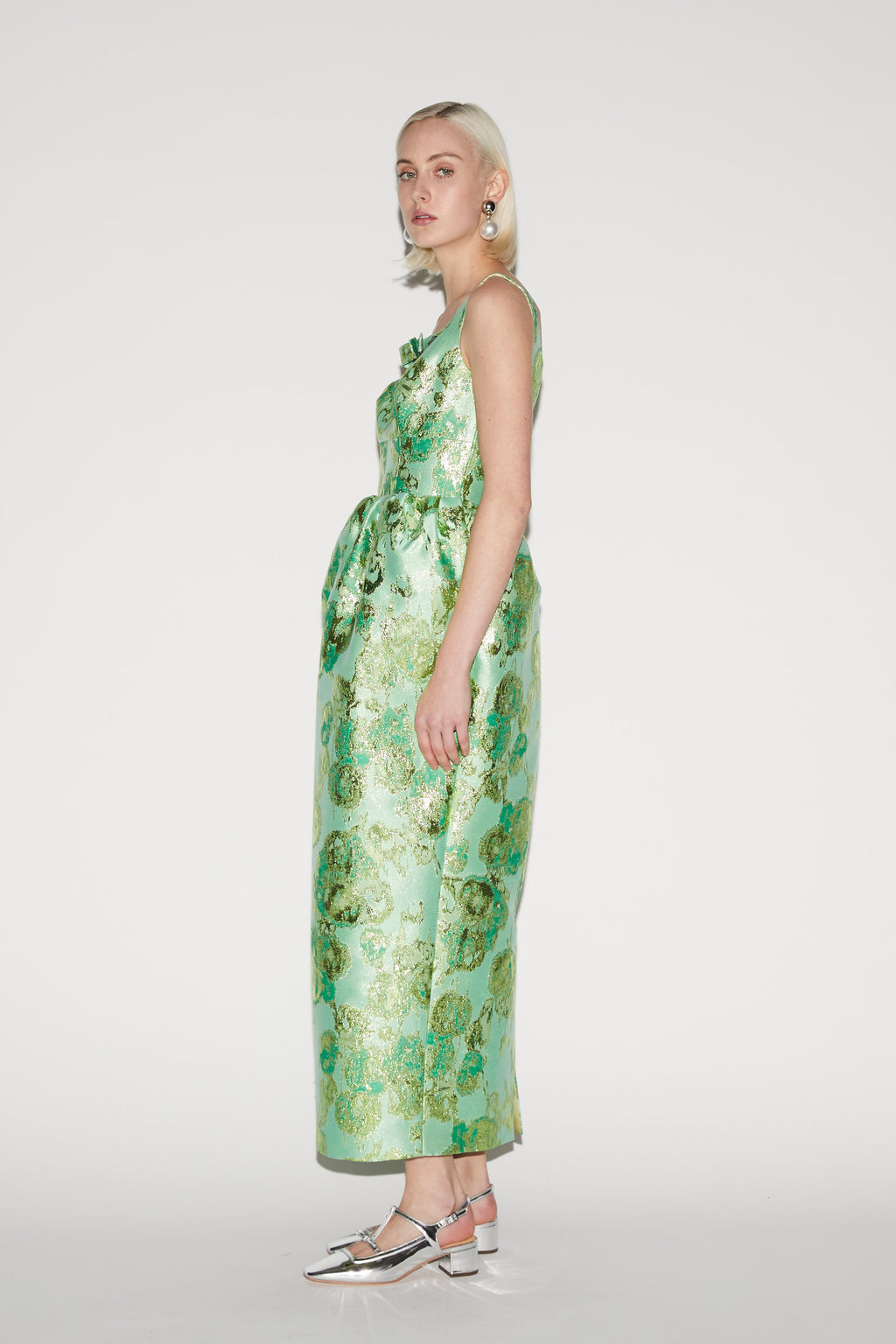 huishan zhang green dress Backstage at Huishan Zhang, the Sidra dress in jade green presents a vision of timeless femininity and opulence. Discover the Autumn Winter 2025 collection. #huishanzhang #autumnwinter2025 #backstage #lfw #eveningwear