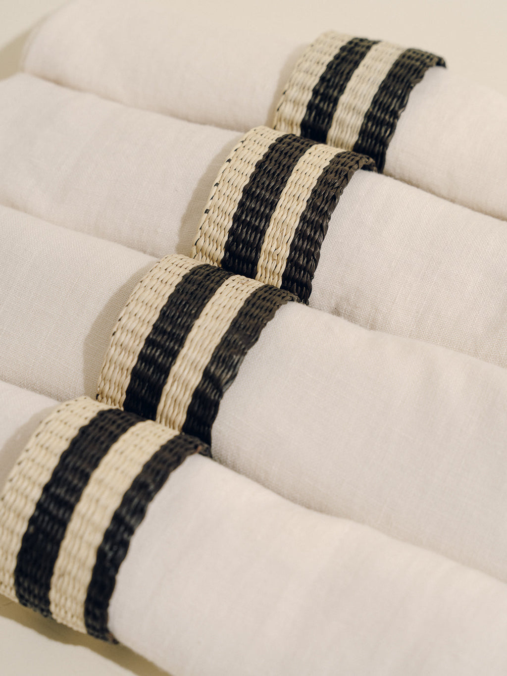 #color_natural-black