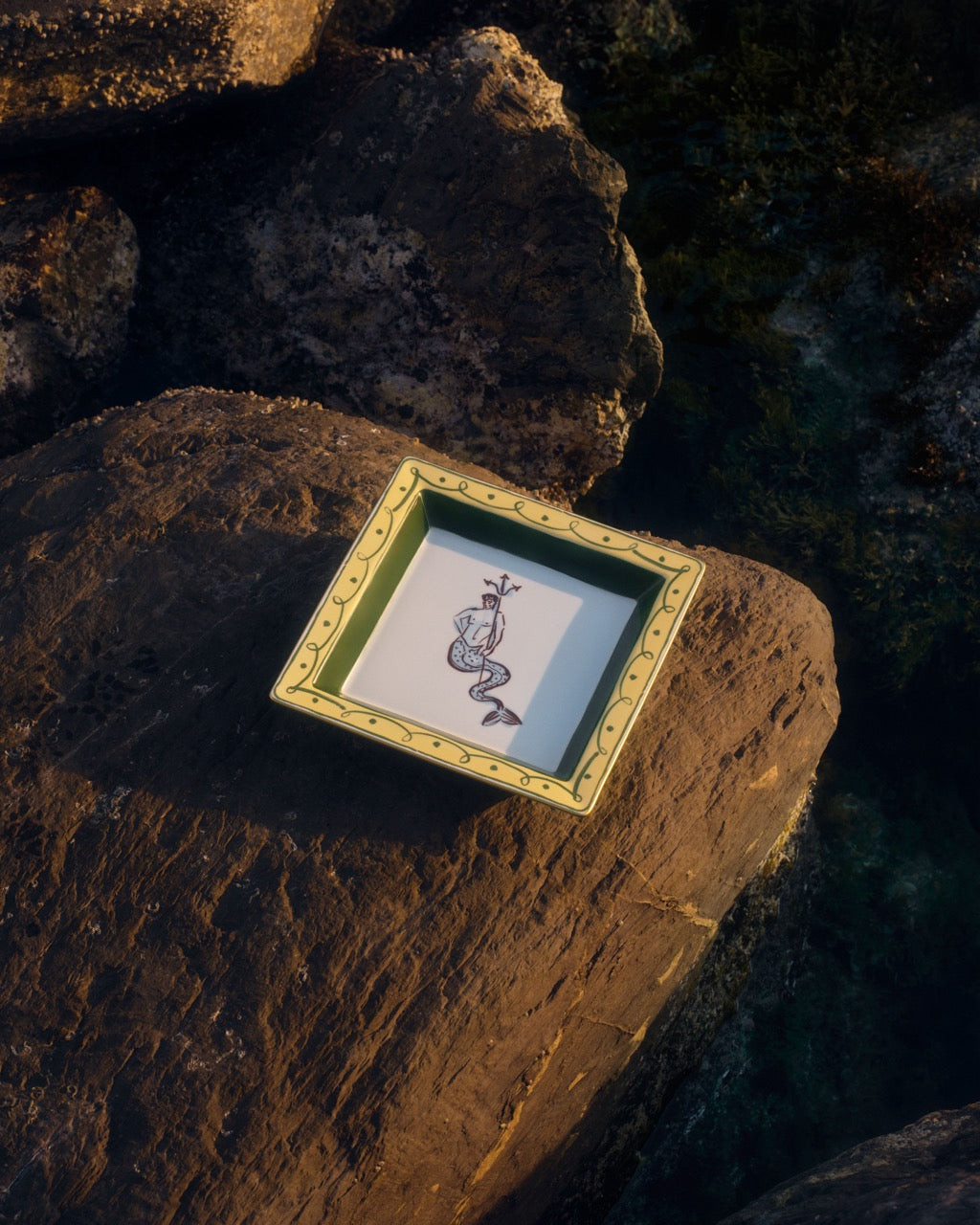 Ill Viaggio Di Nettuno Oggetti Large Squared Charge Tray in Green & Yellow