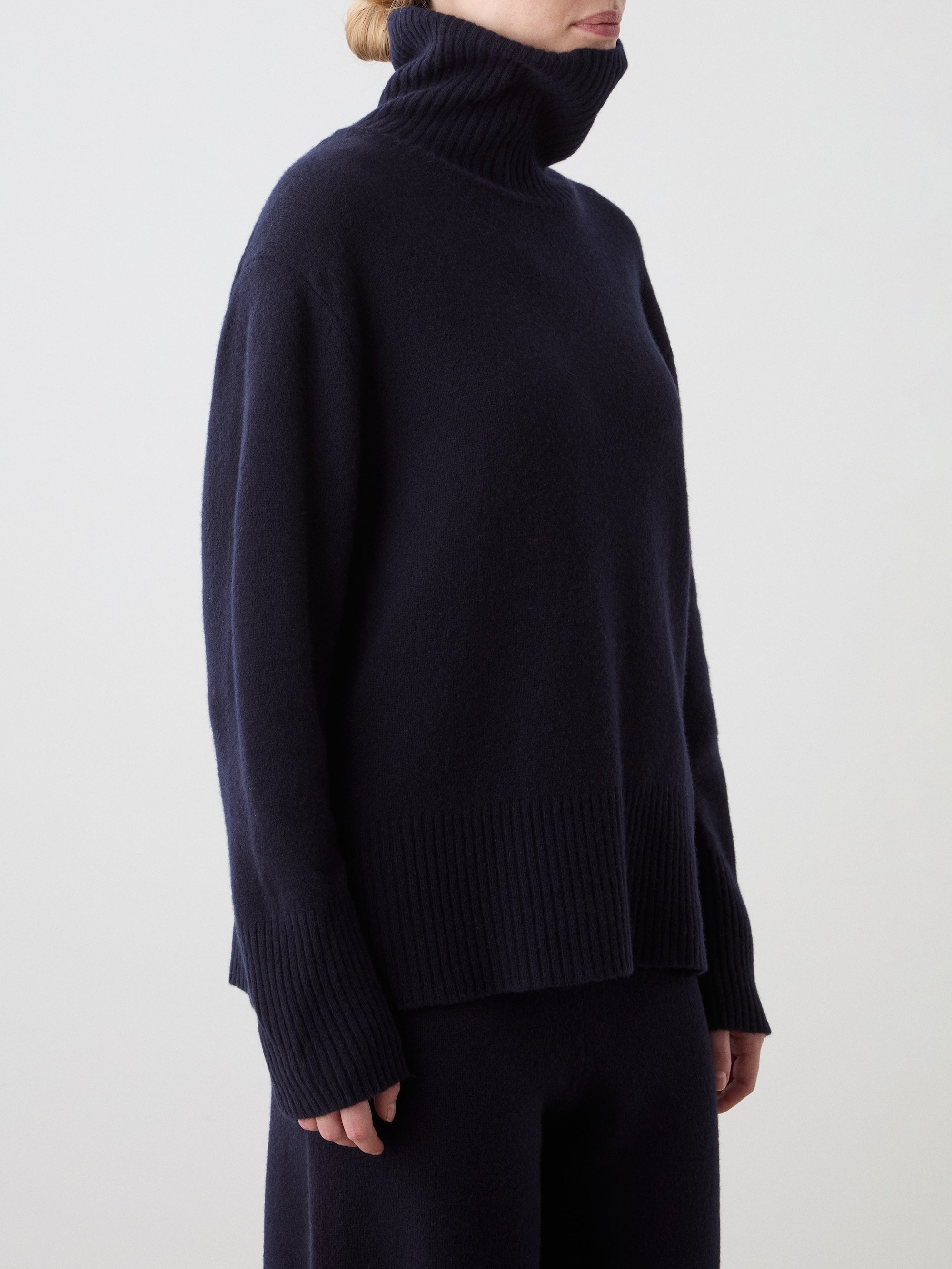 Geilo Boyfriend Sweater in Navy Blue