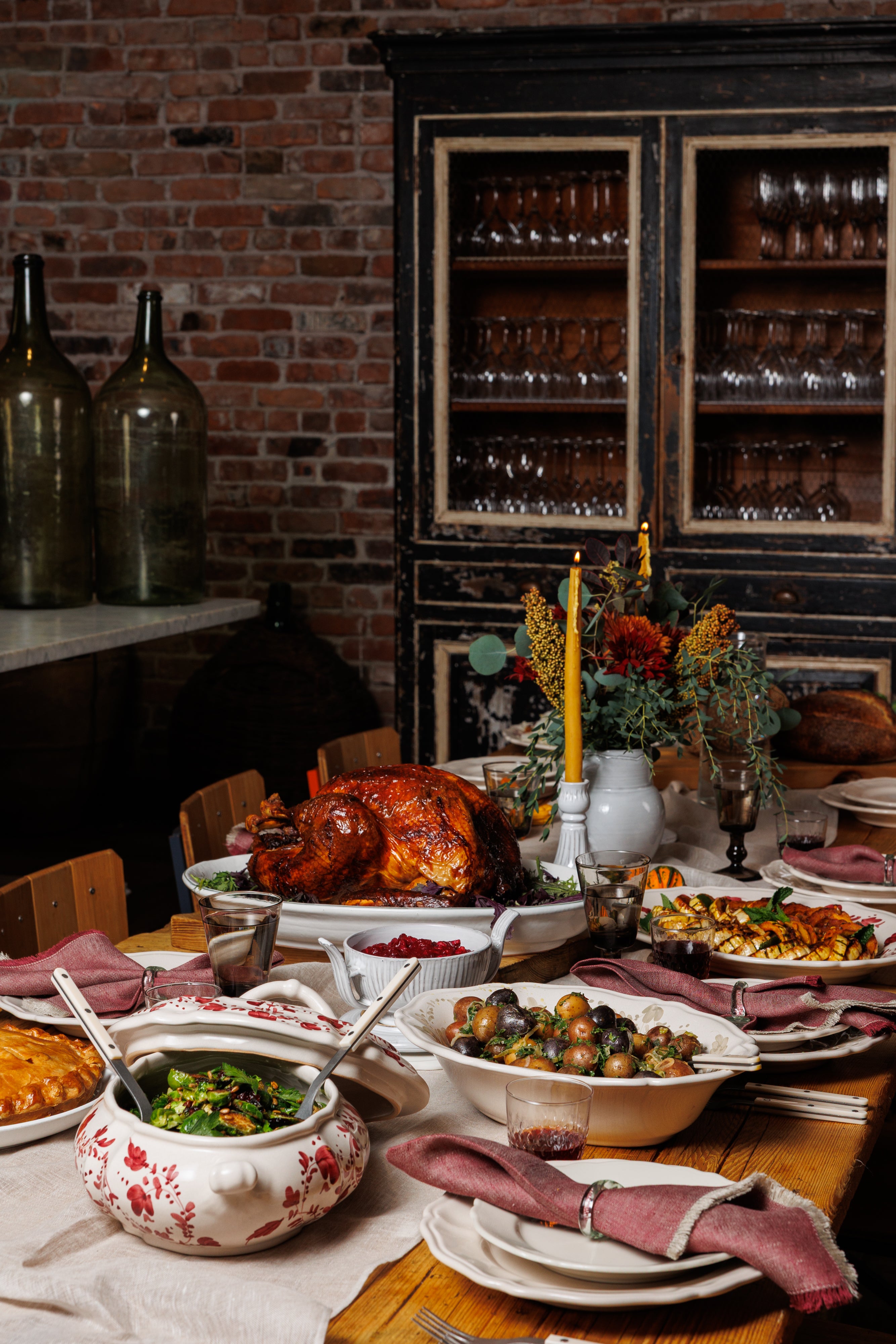 Flora Large Serving Plate in Burgundy