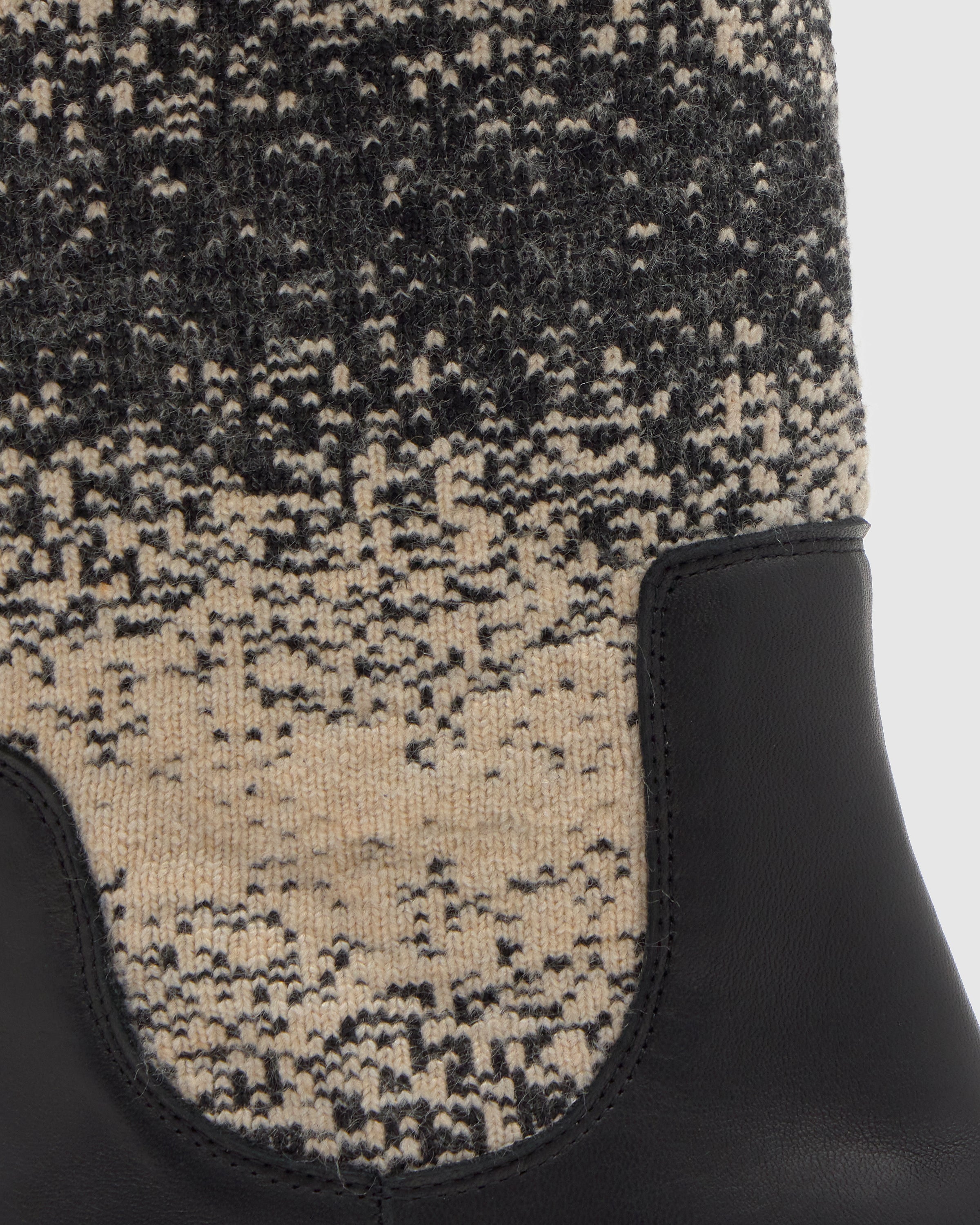 Niebla in Black & Ecru