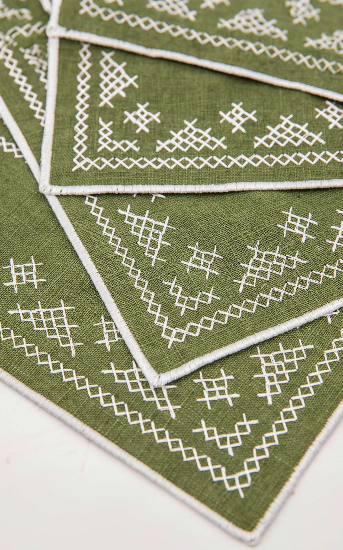 Pedralbes Placemats in Olive, Set of 4