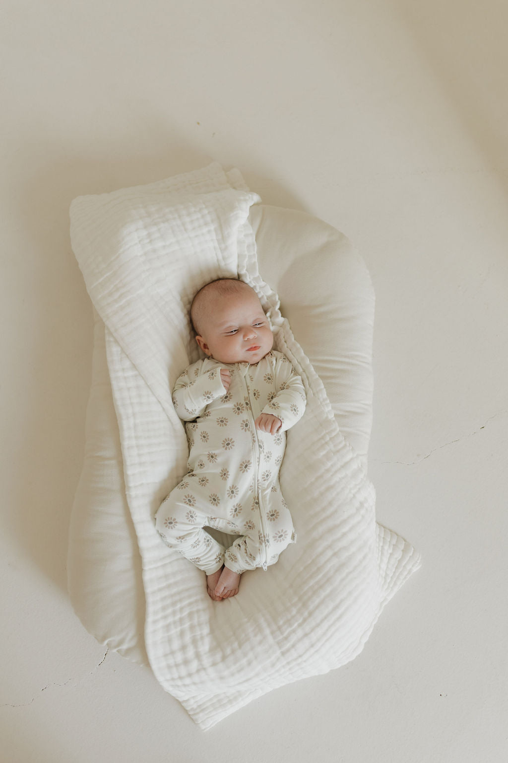Bamboo Zip Pajamas | Daisy Fields (Size: Newborn)