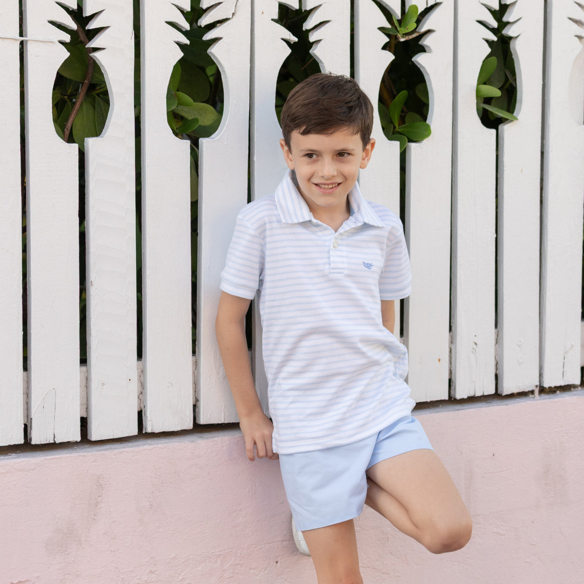 Boys’ light blue spring dress shorts in crisp cotton with flat front and elastic back waistband, by Henry Duvall – versatile for Easter, portraits, and warm-weather occasions.