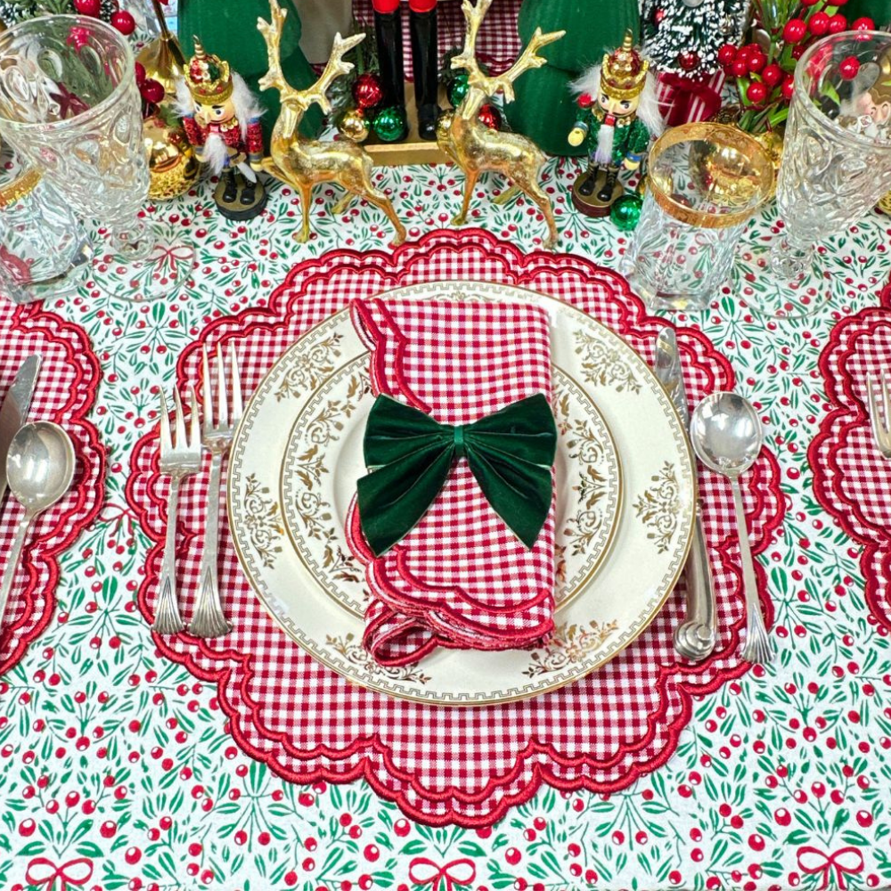Mistletoe and Bows Tablecloth