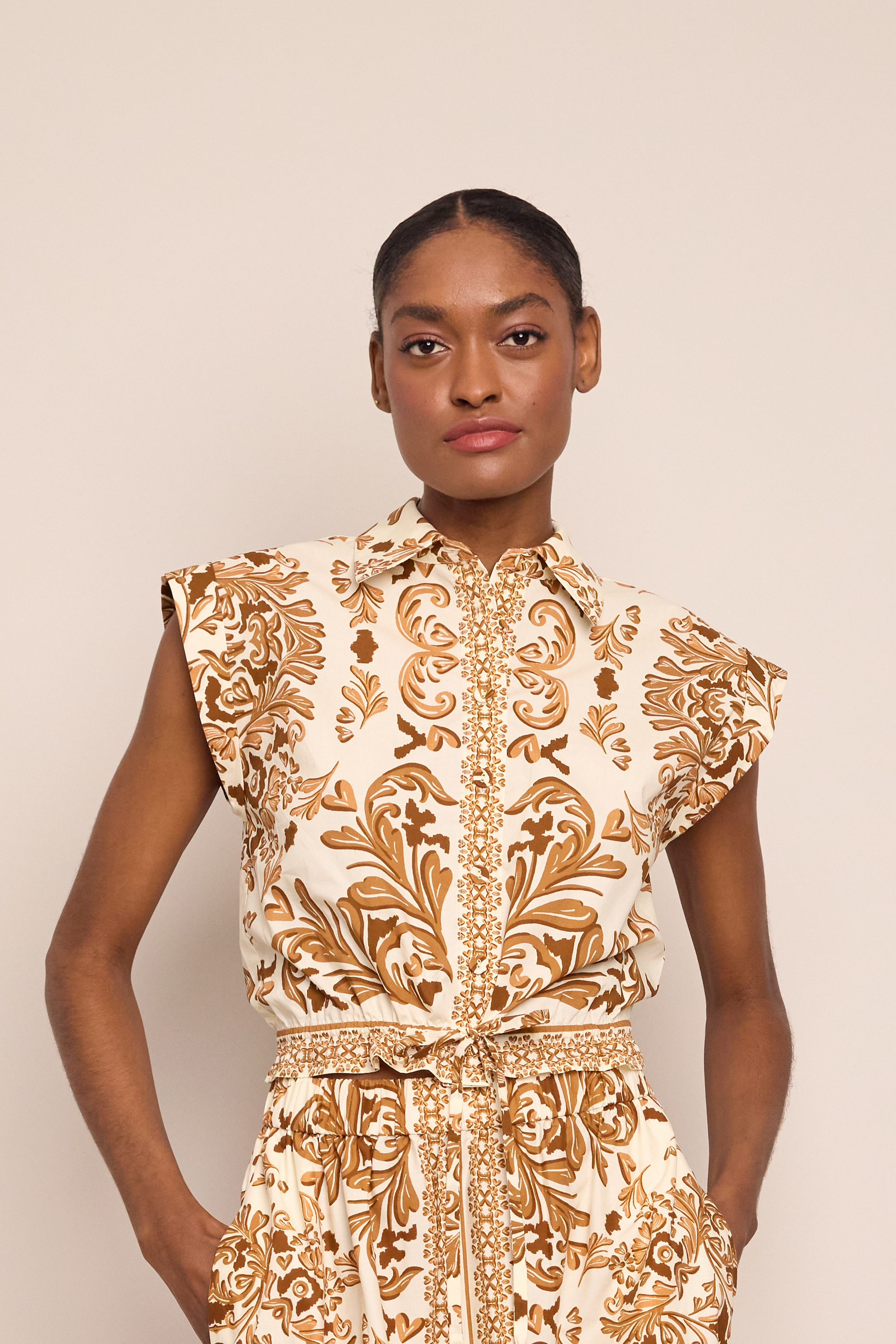 Octavia Top in Saltaire Brown