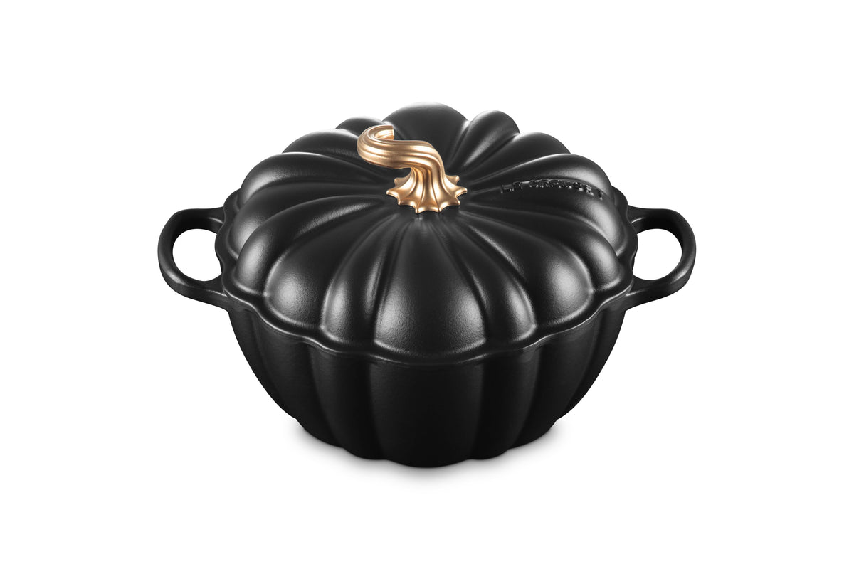 Le Creuset Signature Pumpkin Cocotte, 4 qt., Licorice