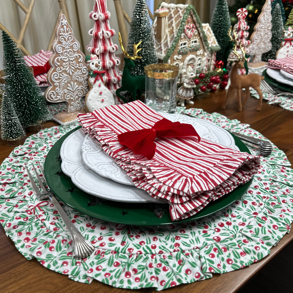 Mistletoe and Bows Quilted Ruffle Placemat, Set of 4