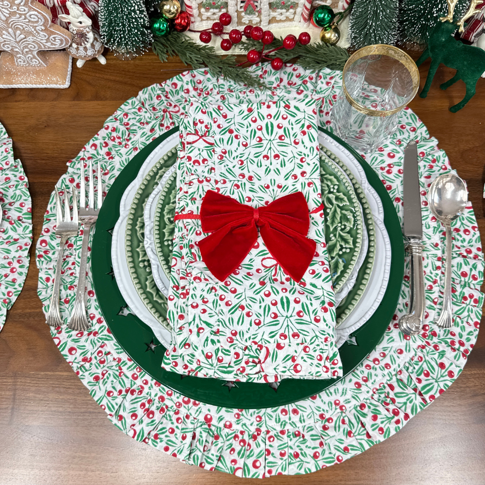 Mistletoe and Bows Quilted Ruffle Placemat, Set of 4