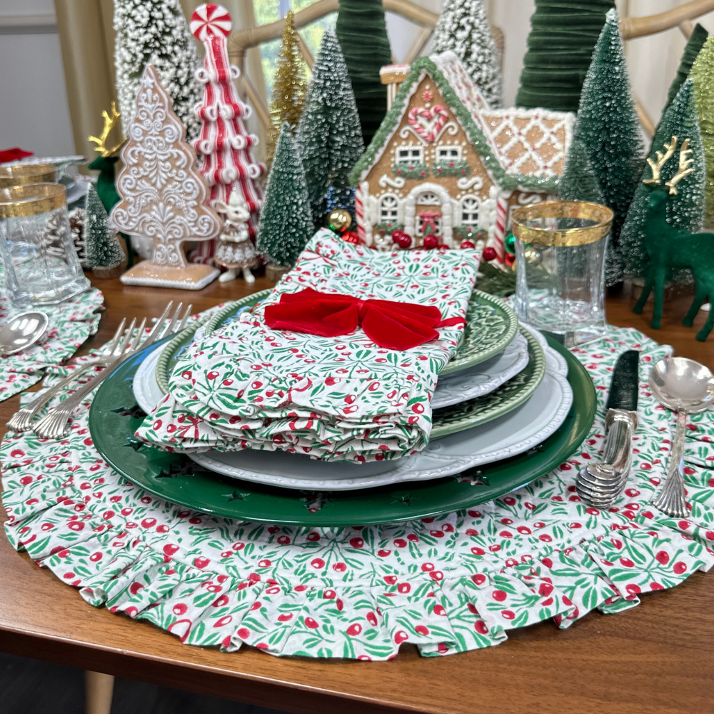 Mistletoe and Bows Quilted Ruffle Placemat, Set of 4