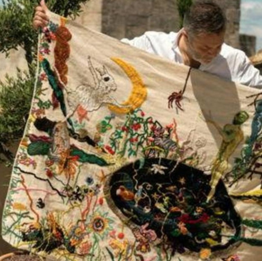 An Italian tradition is embroidery. Hotel Reschio's expert teacher, from Panicale, a town renowned for its embroidery and lace making, will give the secret techniques to enable each participant to create a piece to take home as a memento.