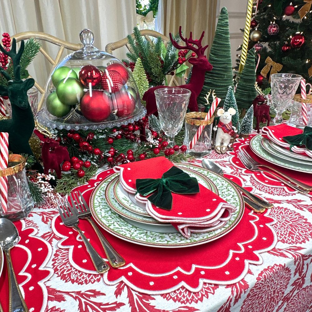 red flower and vine table cloth and red ava luxury placemats green velvet bows, christmas tablescape